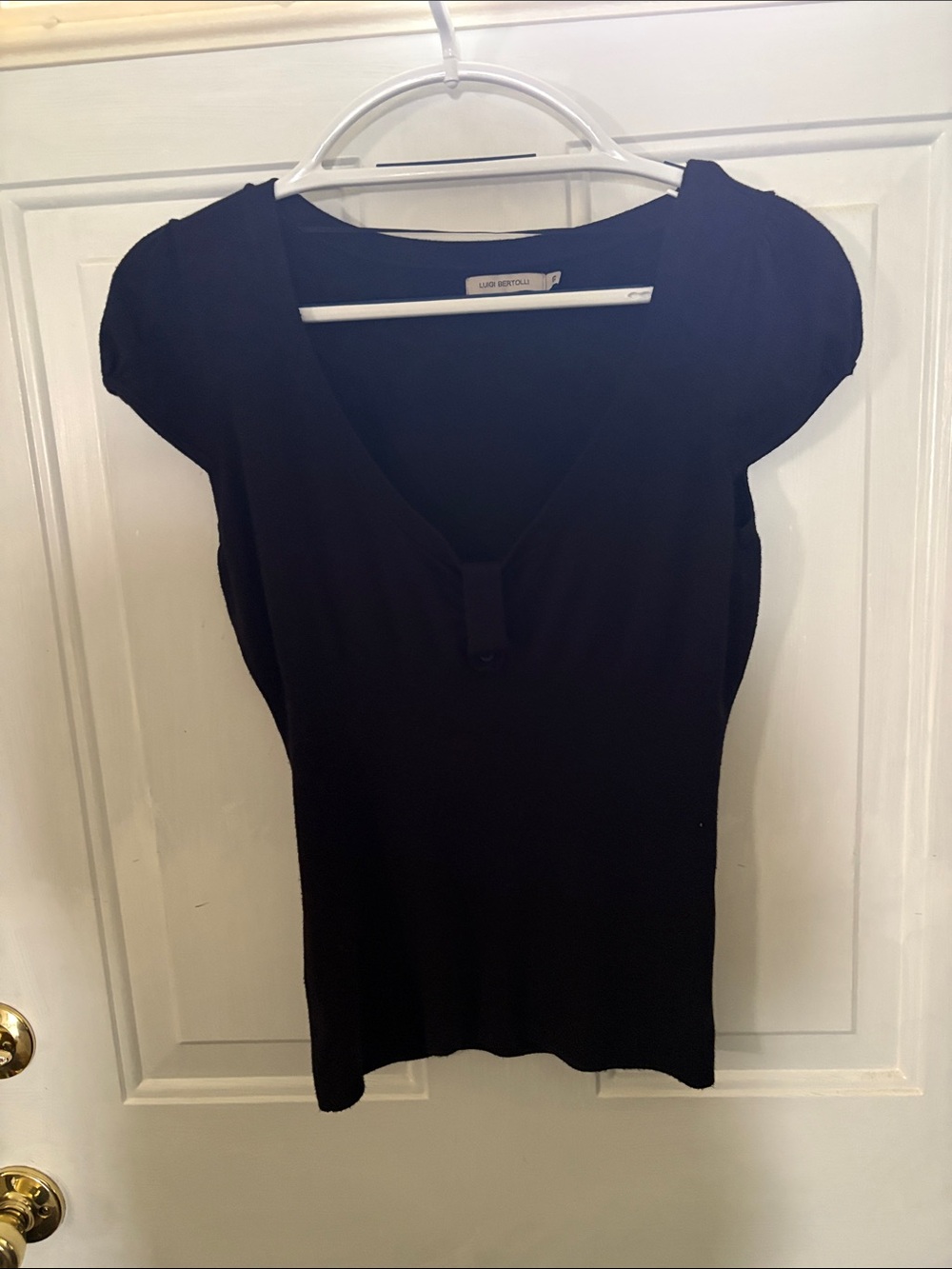 Women’s Black V-Neck Short Sleeve Knit Top